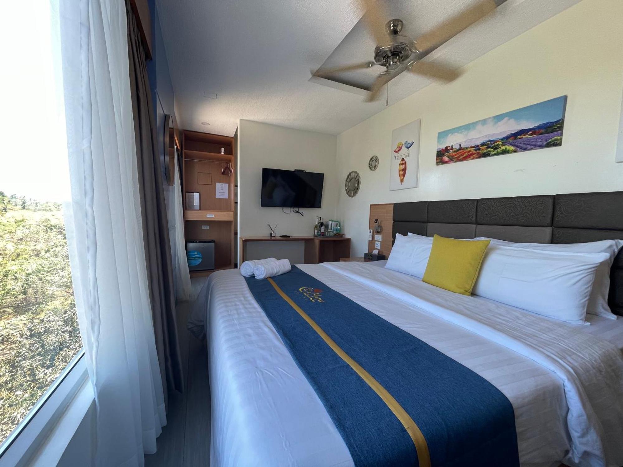 Casa Marco Suites Puerto Galera Powered By Cocotel Экстерьер фото