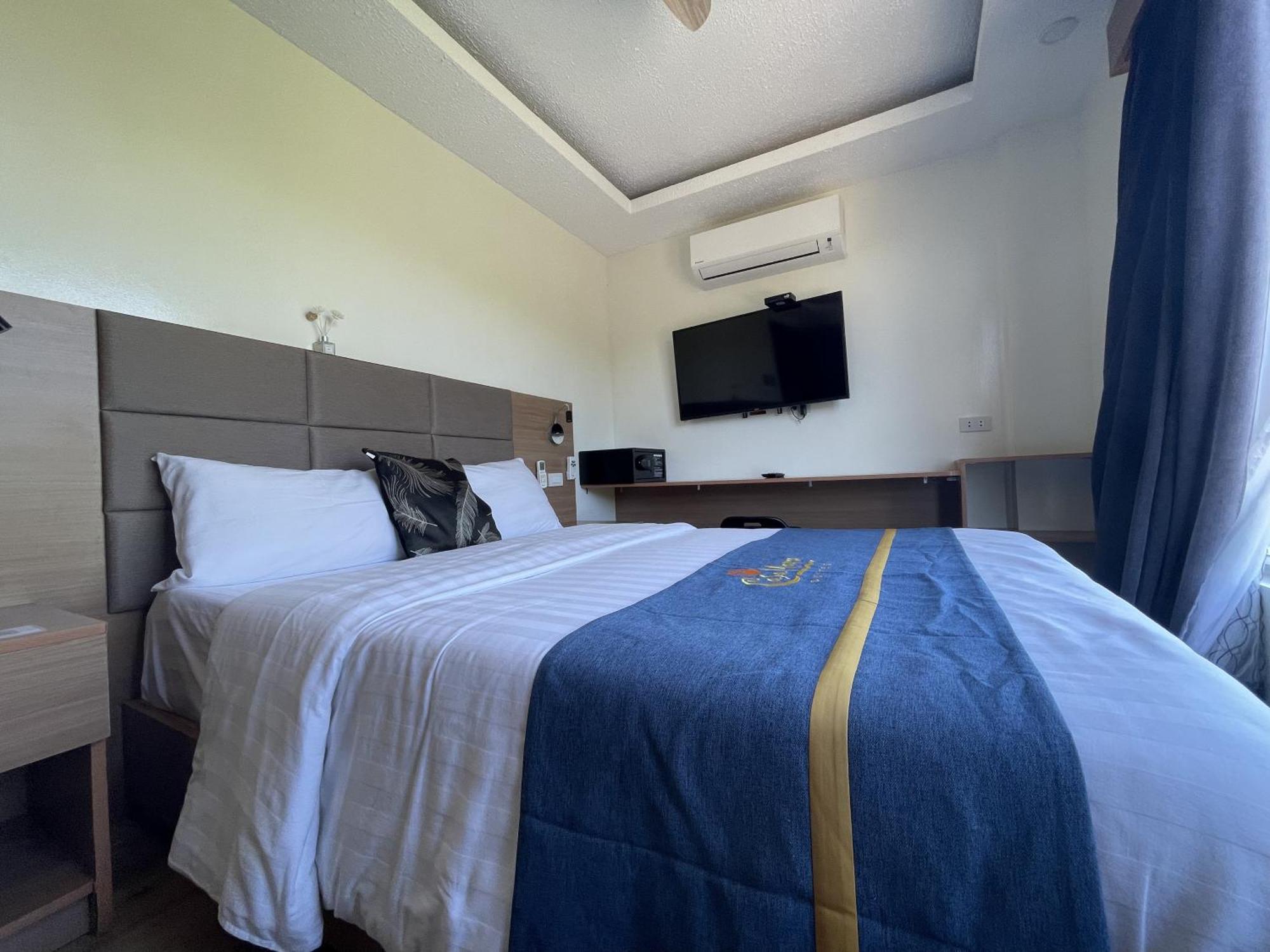 Casa Marco Suites Puerto Galera Powered By Cocotel Экстерьер фото
