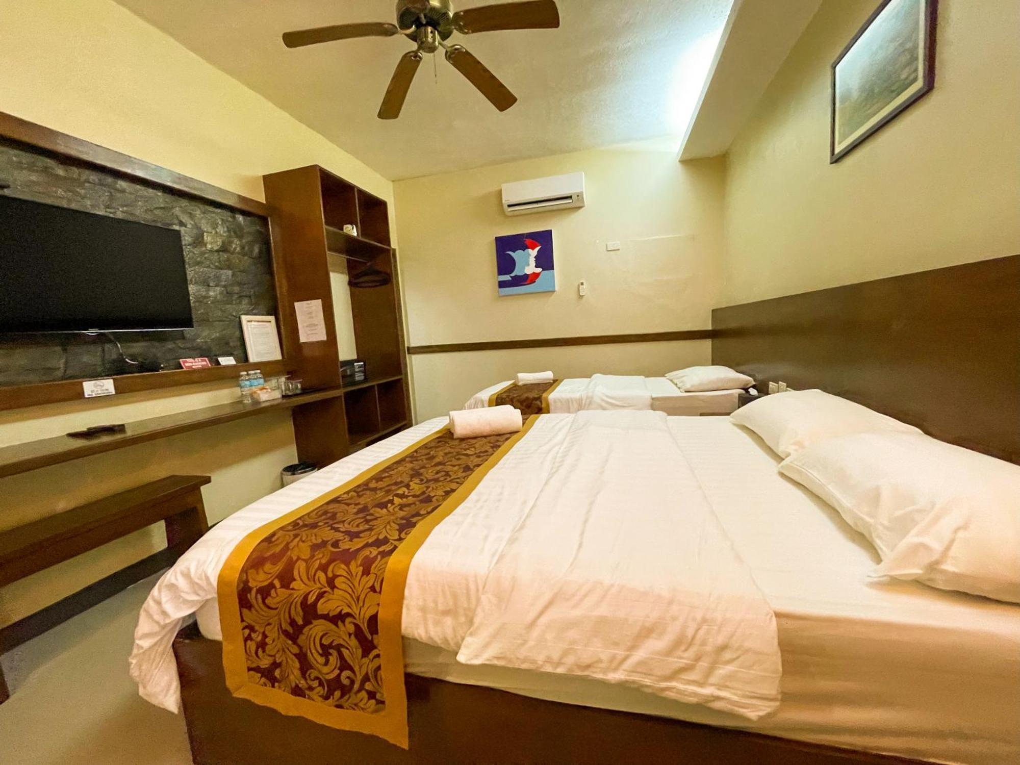 Casa Marco Suites Puerto Galera Powered By Cocotel Экстерьер фото