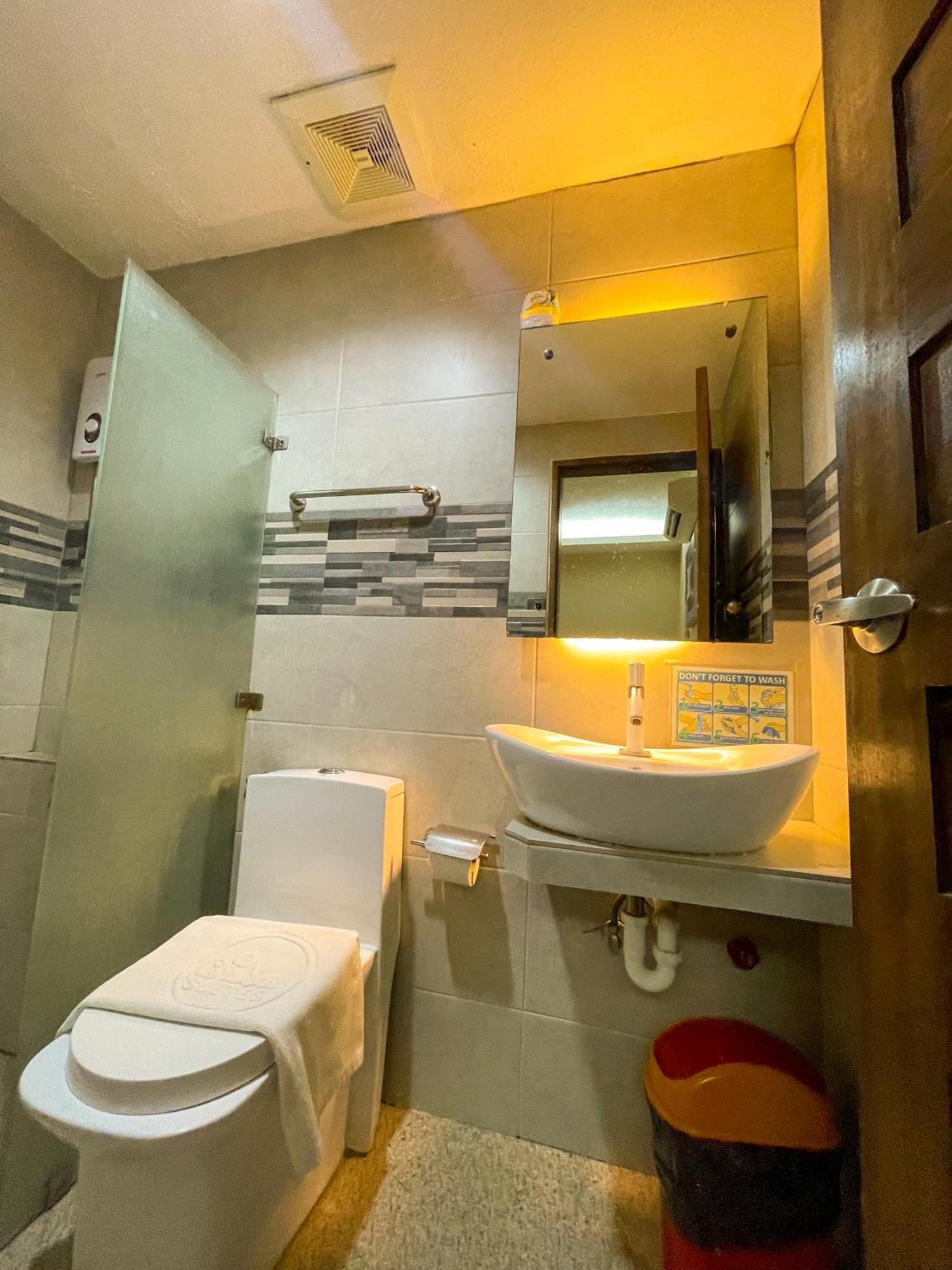 Casa Marco Suites Puerto Galera Powered By Cocotel Экстерьер фото